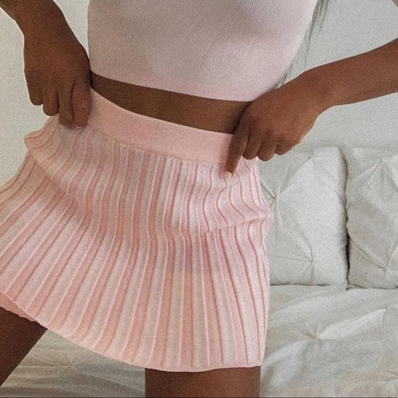 Adorable bubble gum pink sweater mini skirt. Only worn once! - Picture 1 of 2